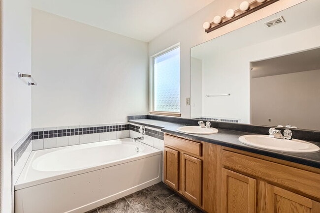 Photo - 1781 Dewhirst Dr