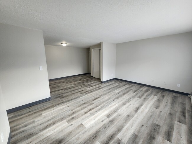 Photo - 102 Oak St Unidad #4