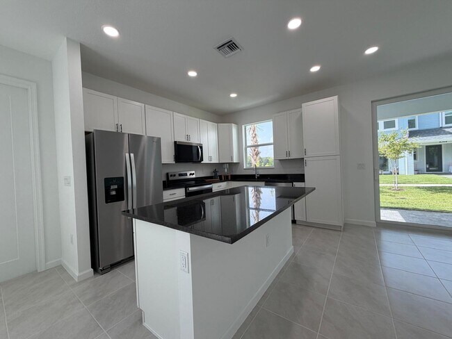 4402 Longwood Lake Sq