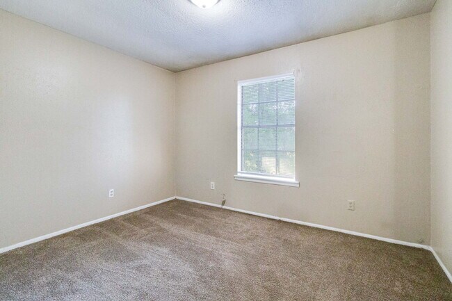 Photo - St James Apartments Unit 6