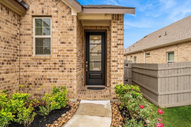 Photo - 15520 Maple