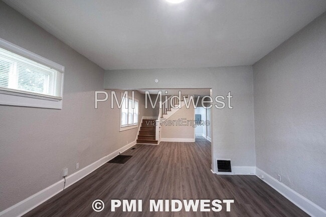 411 W 40th St