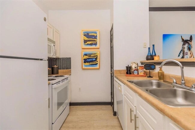 Building Photo - 7828 Pat Booker Rd Unit 0139 Rental
