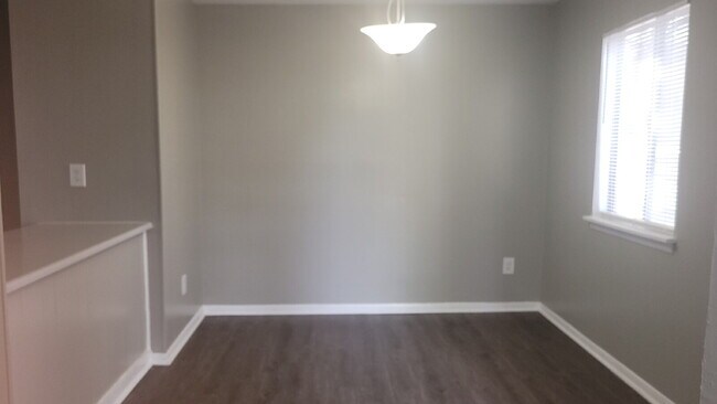 Photo - 906 Candlewood Dr NW Unit Apt A