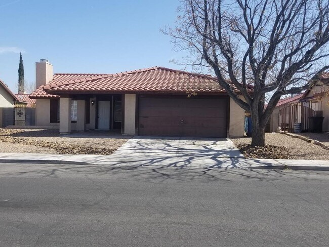 Building Photo - Single Story- 3 Bedroom!!