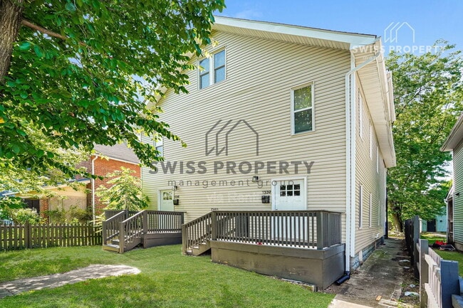 Building Photo - 1340 Mooberry St