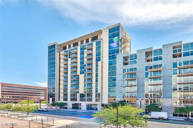 Building Photo - 353 E Bonneville Ave Unit 737