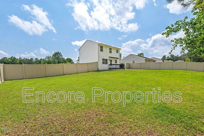 Photo - 411 Buxton St