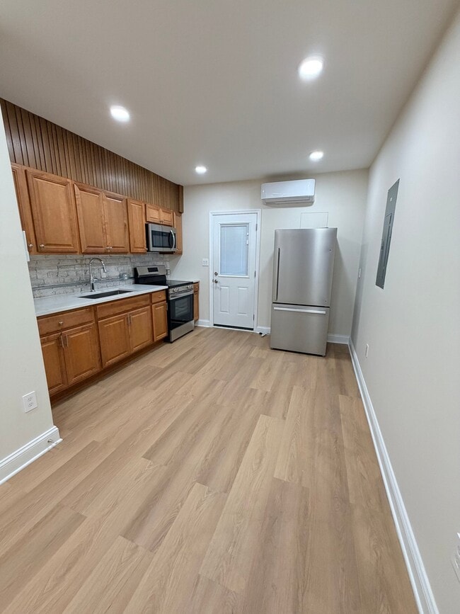 Photo - 853 Reinhardt St