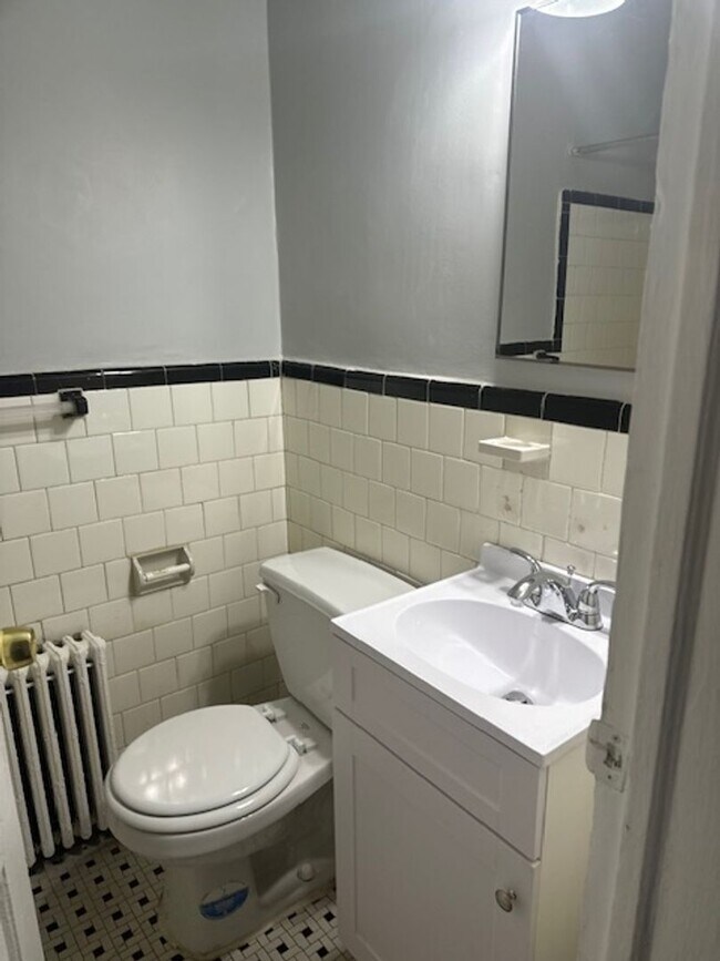 Photo - 1124 16th St NE Unit 3