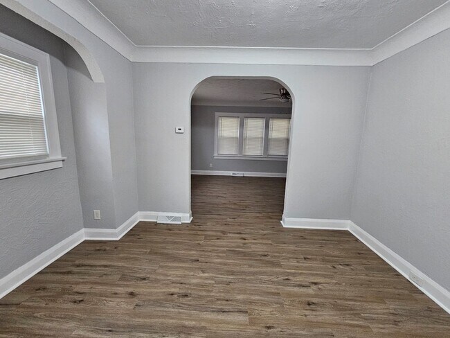 Photo - 614 W Gramercy Ave