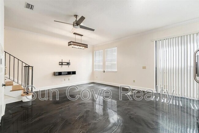 Photo - 113 S Packwood Ave