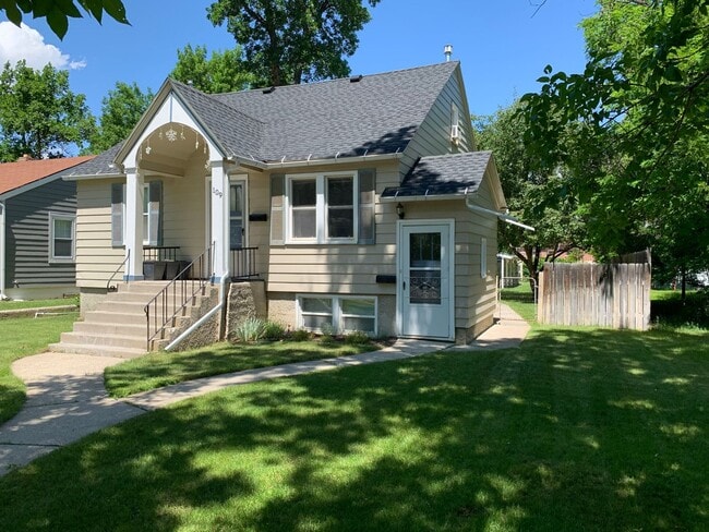 Building Photo - 109 Yellowstone Ave Unit 107 Yellowstone