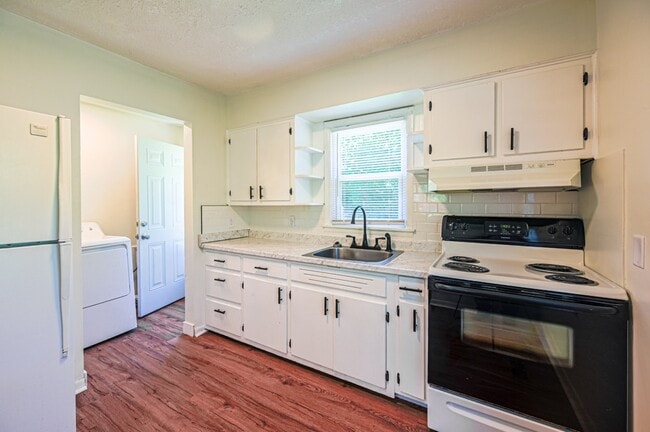 Photo - 1909 Taylor Ave