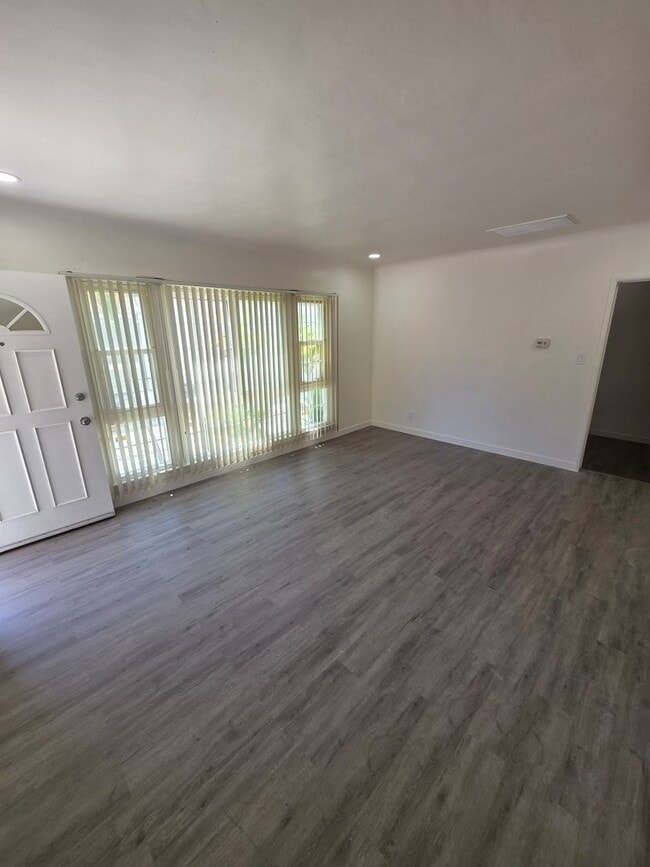 5527 W 118th