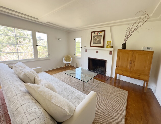 Building Photo - 2415 Meadow Valley Ter Rental