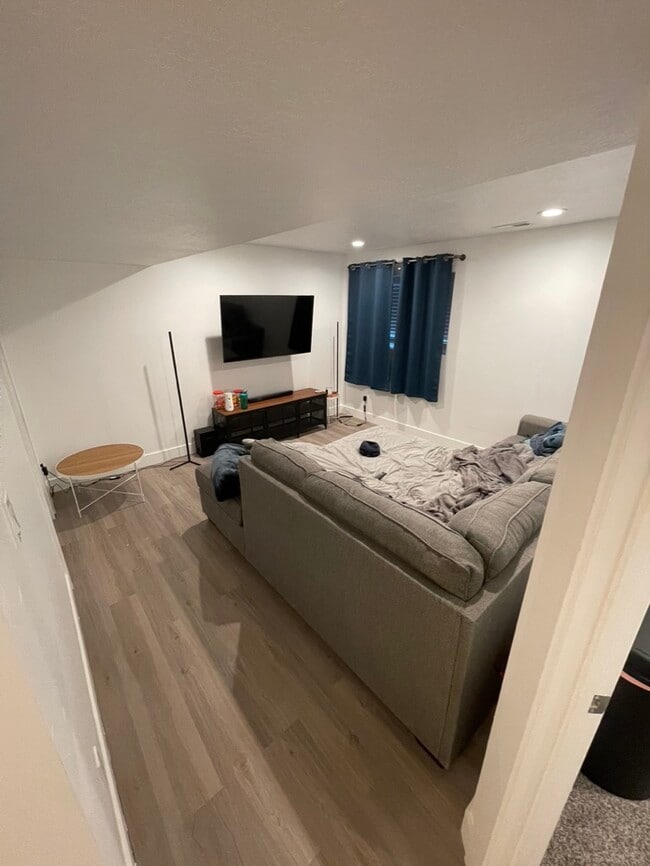 Building Photo - 681 S 1803 W Unit Basement Apartment 1
