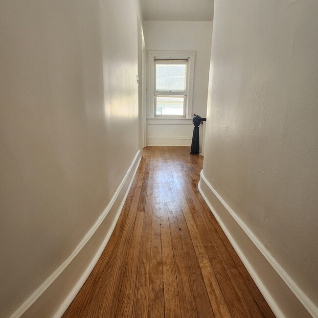 Photo - 29 Leverett St Unit Upper front