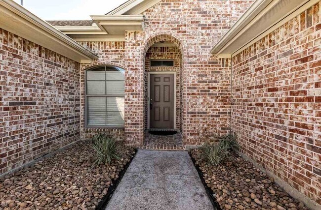 Photo - 434 Harbor Oaks Dr