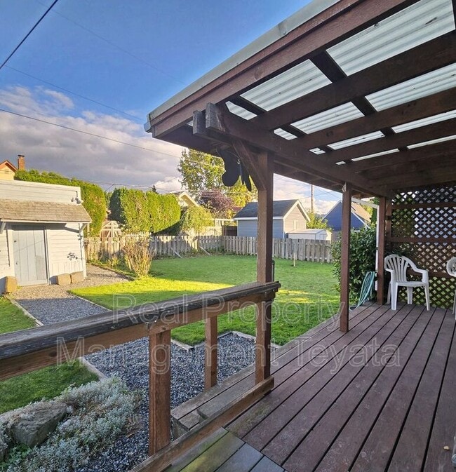 Photo - 2320 Jaeger St