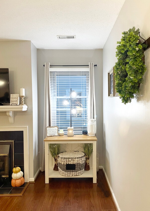 Living Room - 122 W Victoria Ct (Greenville, NC)