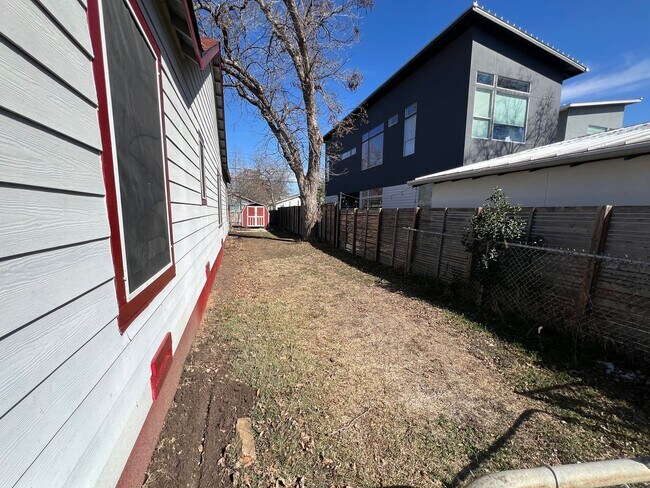 Photo - 502 Zennia St