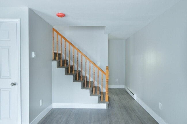 Photo - 1049 Pleasant St