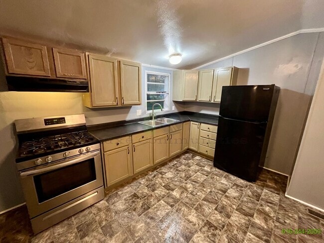 Photo - 3 Bedroom Mobile Home! Available NOW! Midd...