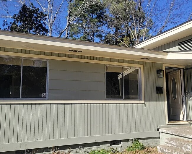 Building Photo - 646 Piermont St Rental