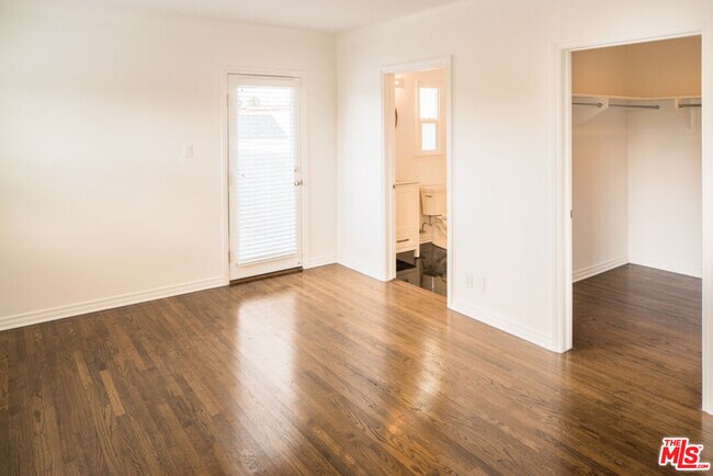 Photo - 5861 Whitworth Dr