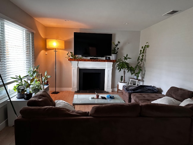 Photo - 3221 Normington Dr Unit Front room