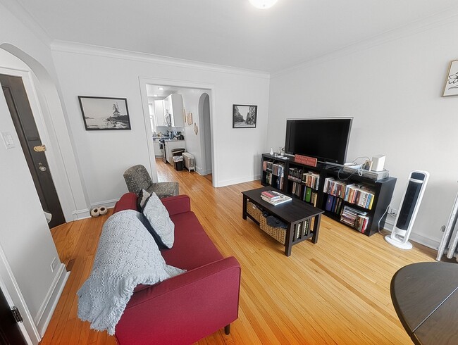 Photo - Spacious 1 BR - New Renovation Near the Lake on Quiet Block! Unit 6636-2E