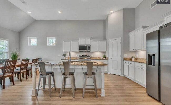 Photo - 272 Thorpe Dr