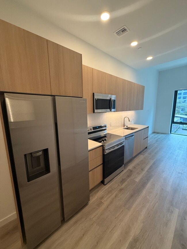 Building Photo - 145 NW 31st St Unit A1