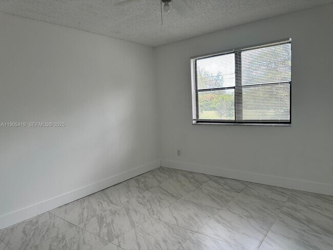 Photo - 610 S Park Rd Unit 27-1