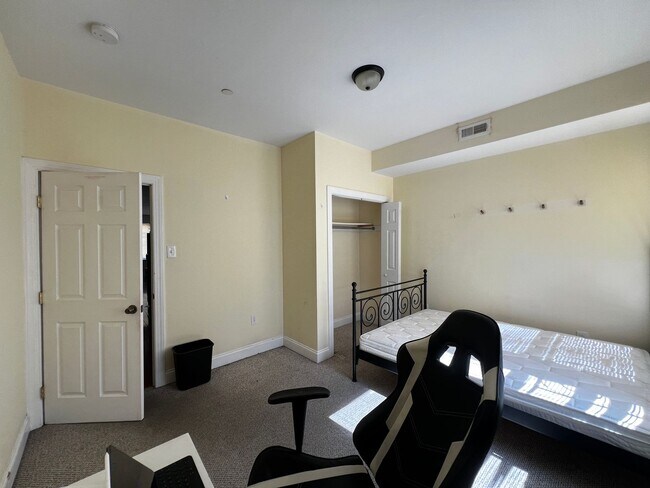 Photo - 676 N 33rd St Unit 2R