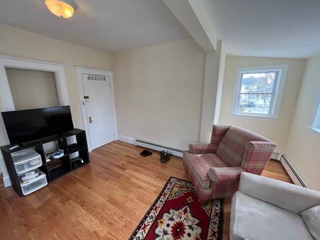 Photo - 9-11 Burnham St Unidad #3