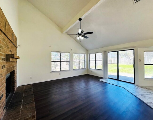 306 Applewood Dr