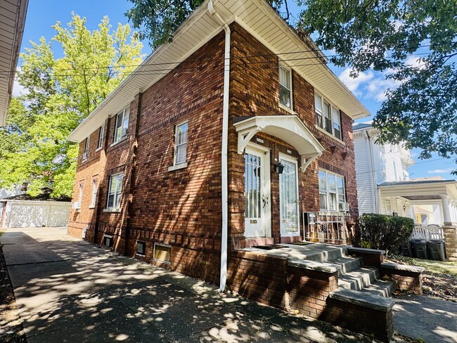 Photo - 1149 W Monroe St Unit Lower Level