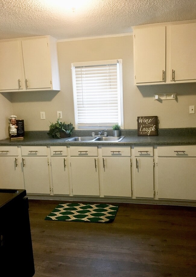 Photo - SPACIOUS 2 BED HOUSE!  If there was a picture of QUAINT in the dictionary, this house would be it.