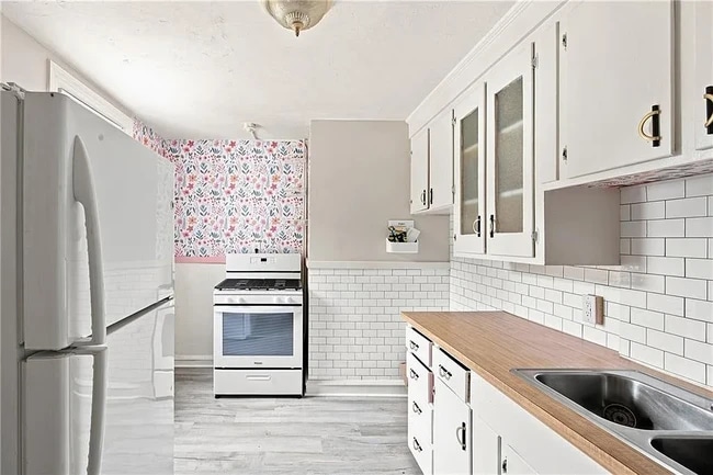 87 Saint Paul St Unit 2