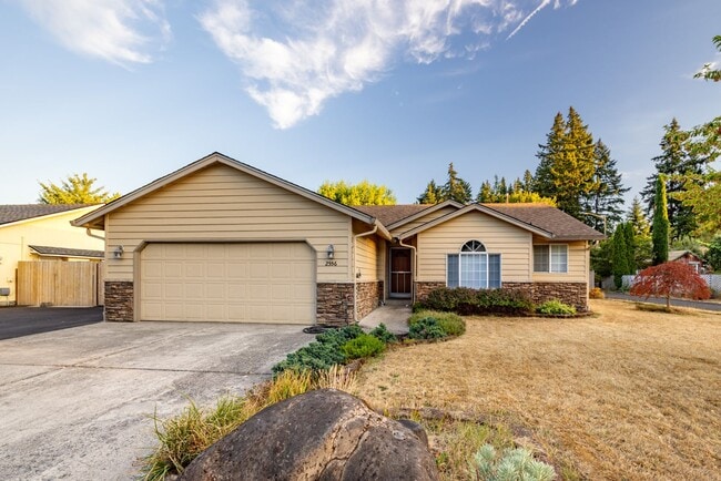 Building Photo - One Level Ranch Home - Three Bedrooms - Wa...