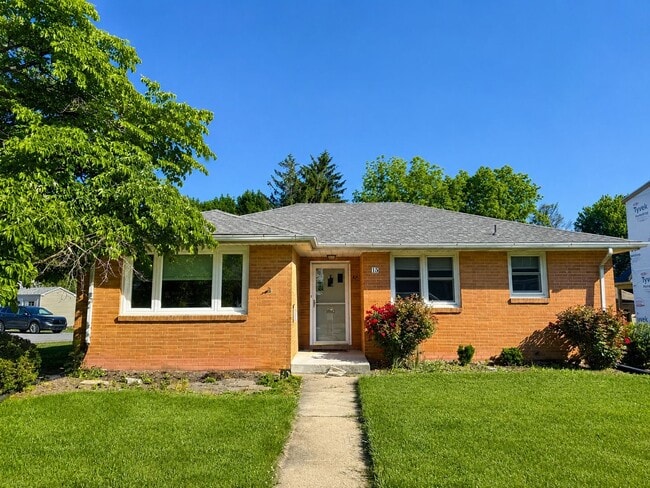 Building Photo - Charming 2 Bedroom Home in Prime Lititz Location - Attached Garage & Large Unfinished Basement