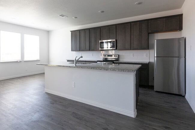 Photo - 1446 Waterview Dr