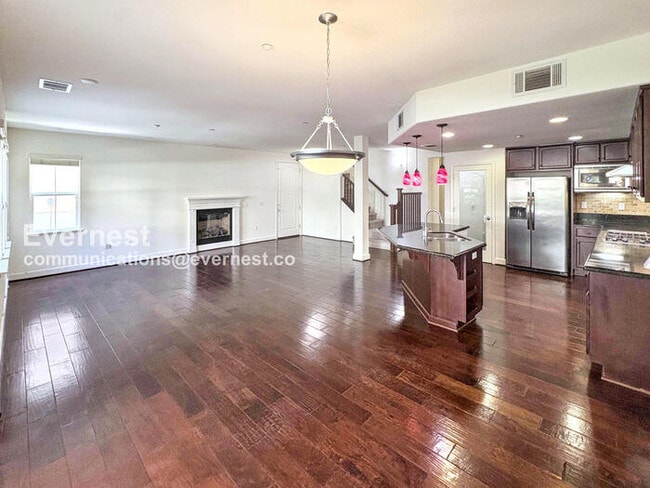 Photo - 644 Heligan Ln