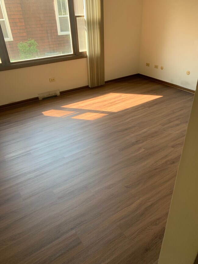 614 Kensington Pl Apartments Unit A Lower Aurora, IL