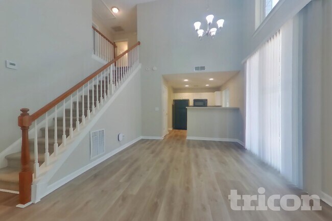 Photo - 102 W Oaks Pl