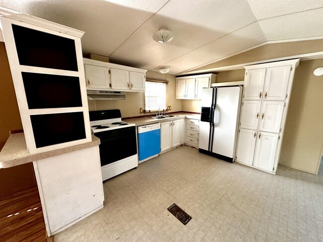 Photo - 2413 Salmon St