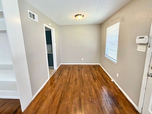 Photo - LochinvarDr5572 Unit 1