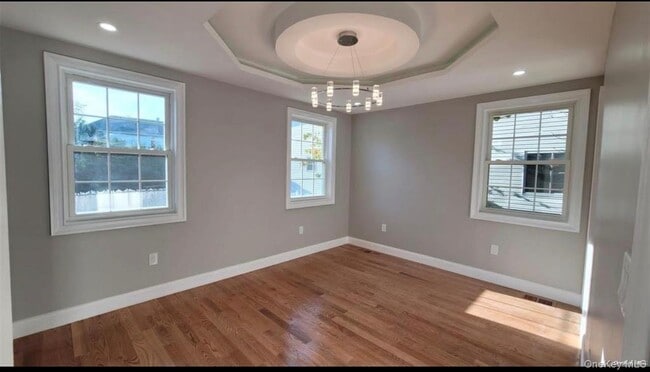 Photo - 249-10 139th Ave